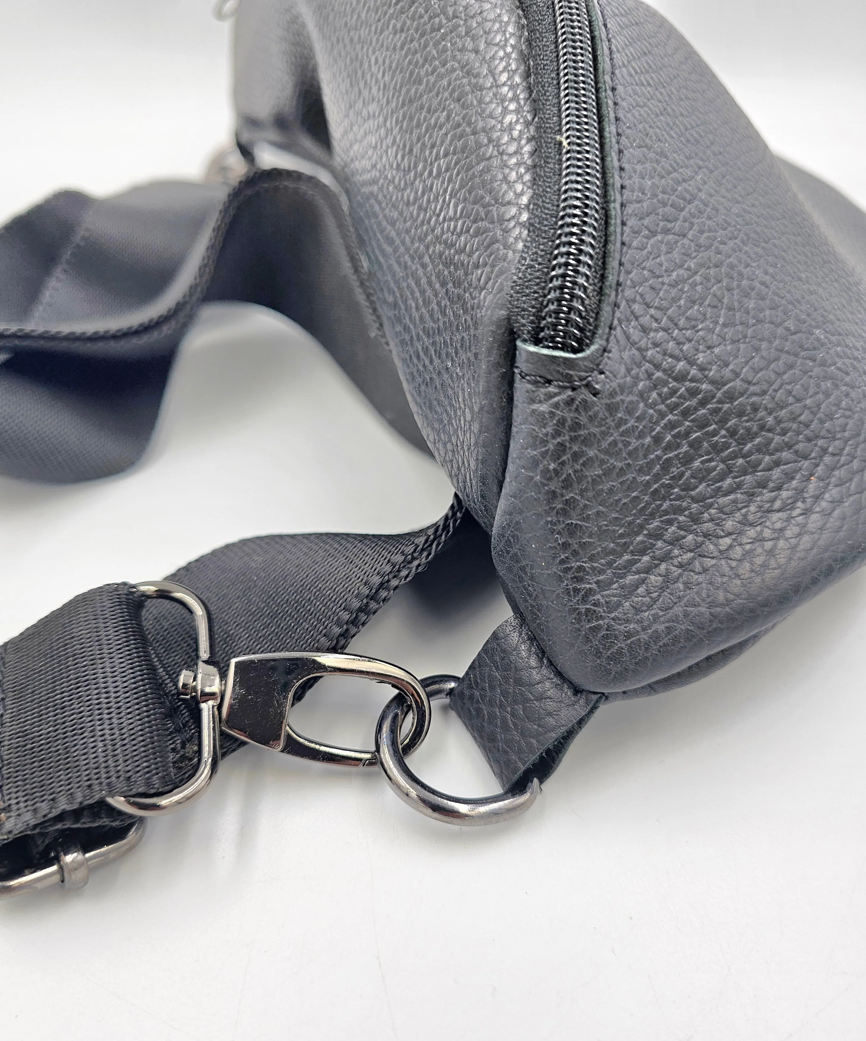 Black leather waist bag - Unisex leather fanny pack