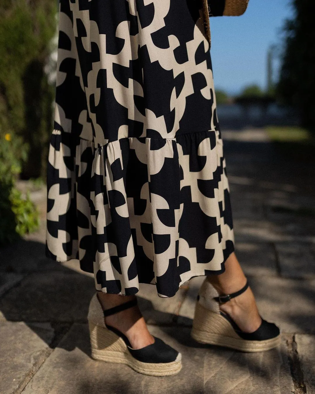 Elegant Floral Printed  V-neck Midi Dress