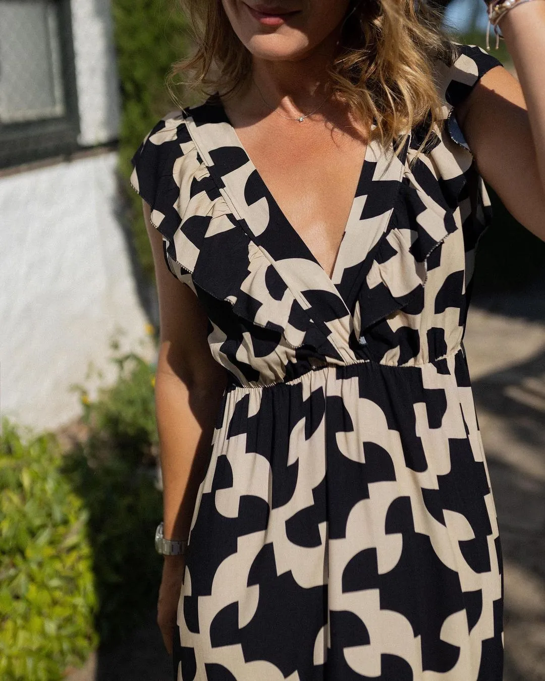Elegant Floral Printed  V-neck Midi Dress