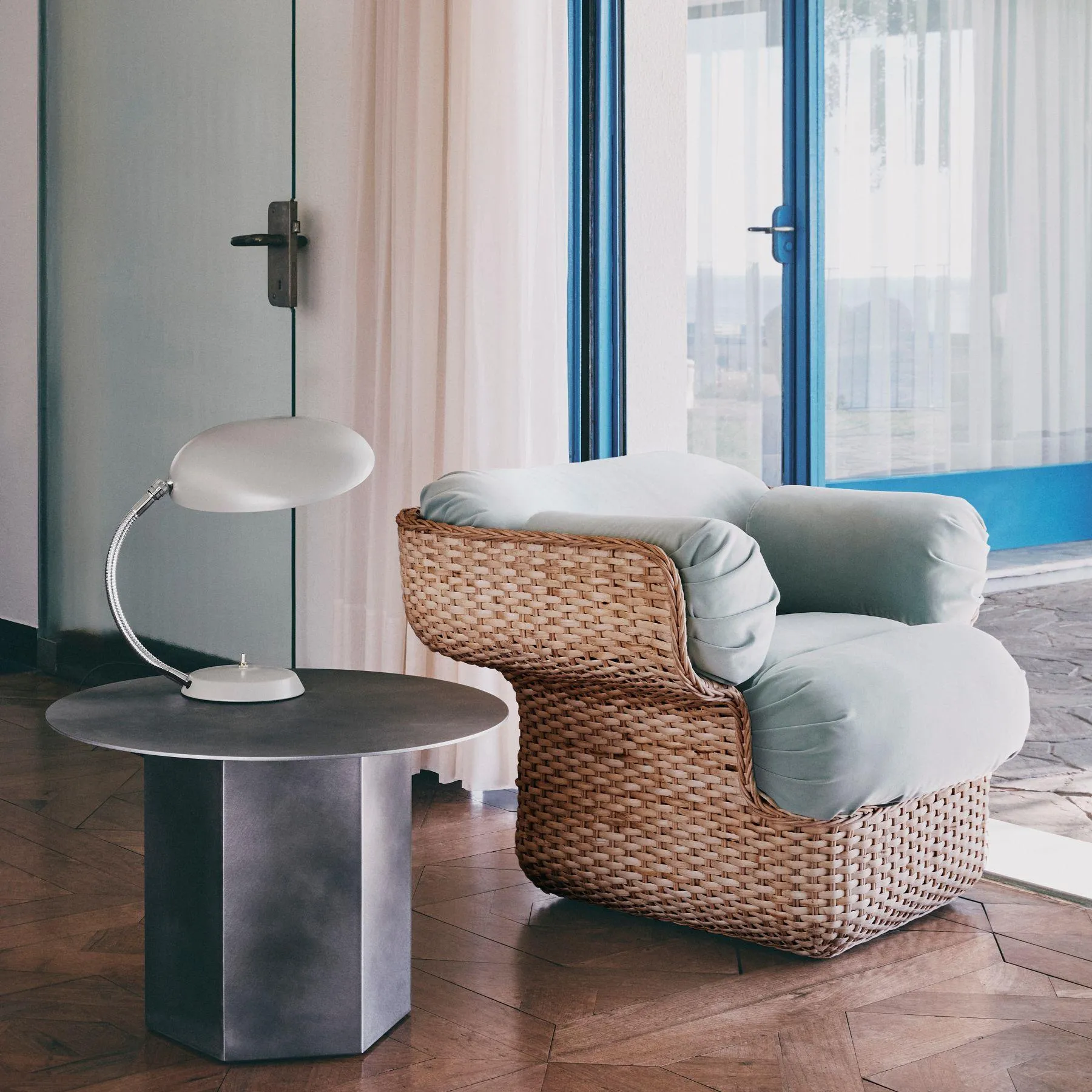 GUBI Basket Lounge Chair - Upholstered