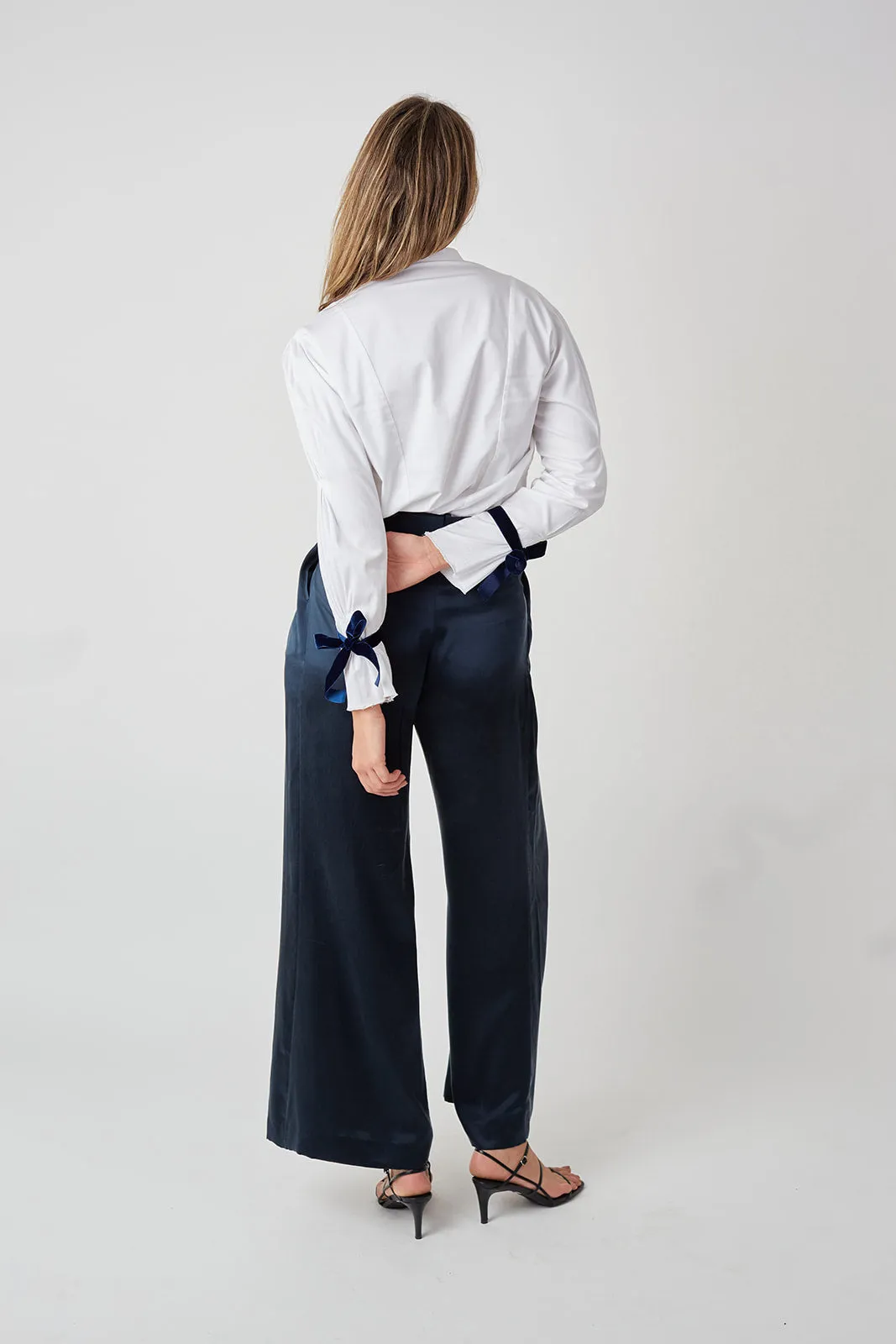 Hanna Edwards - Signature Pleated Sleeve Shirt With Velvet Ribbon Detail Winter White